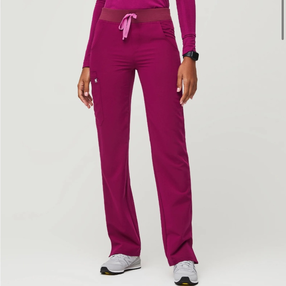 High Waisted Figs Cargo Scrub Pant, Woman's Small Petite